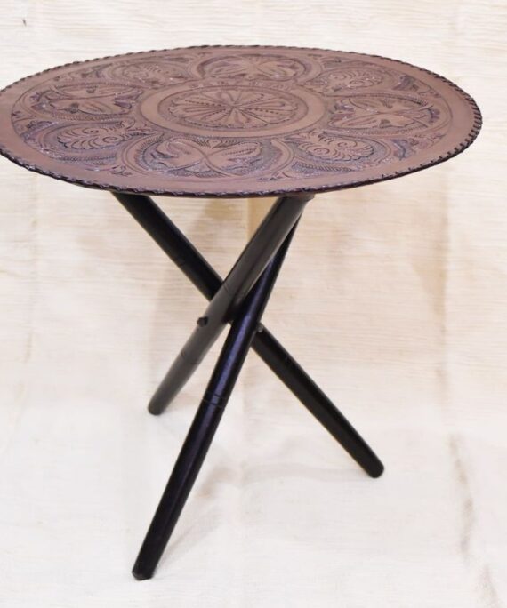 Mesita de Madera Forrada en Cuero